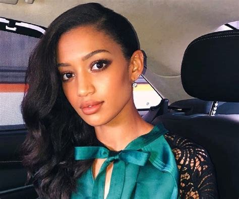 Samantha Logan Biography: Height, Boyfriend, Family, Career